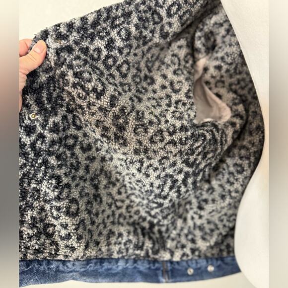 We The Free Wild Ones Sherpa Lined trucker denim jacket Casual Cozy Boho Leopard - Picture 7 of 10